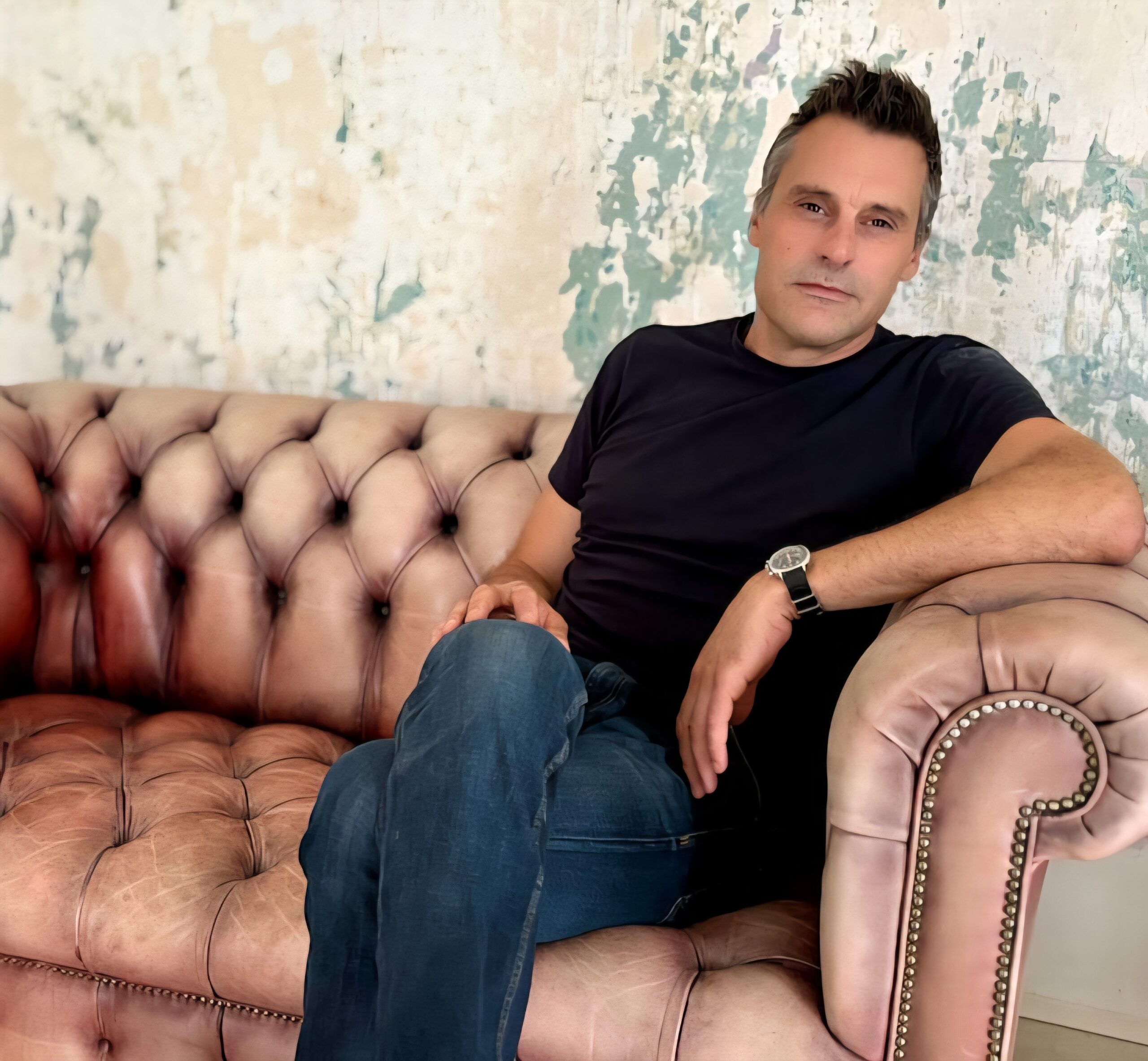 Thomas zugeschnitten